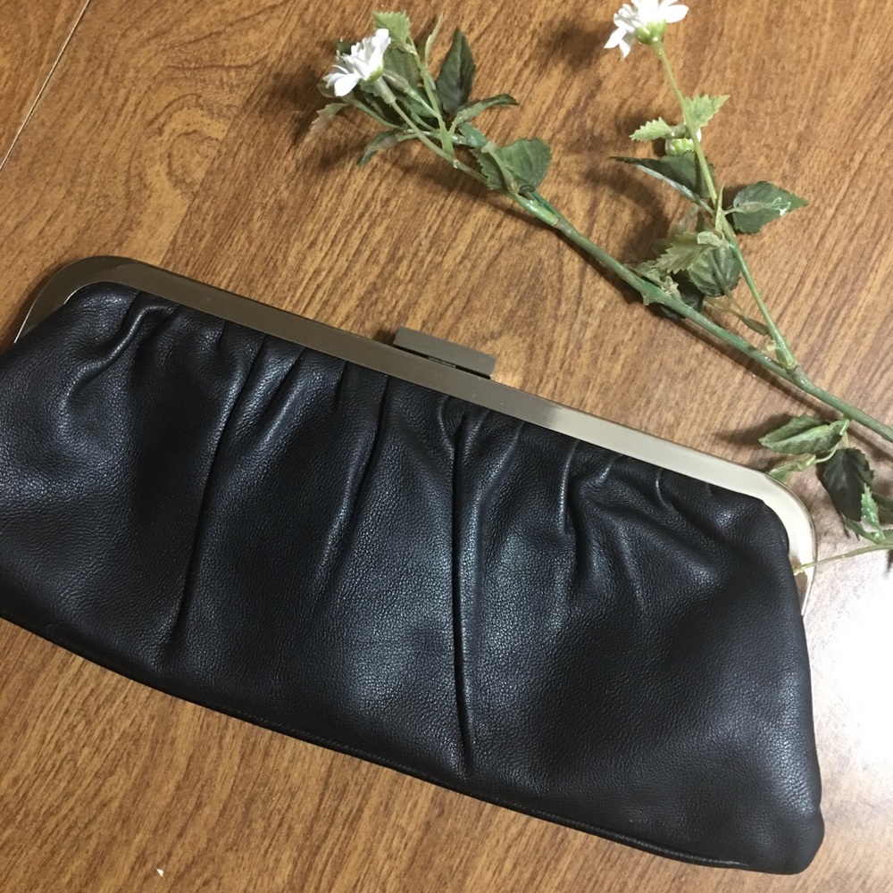 Express Women Black Classic Leather kiss luck Clutch